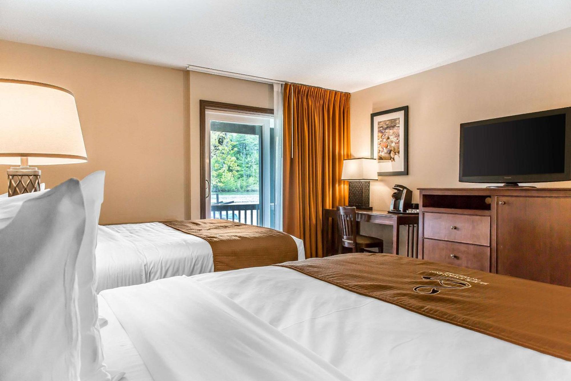 The Black Swan Lee - Lenox, Ascend Hotel Collection Екстер'єр фото