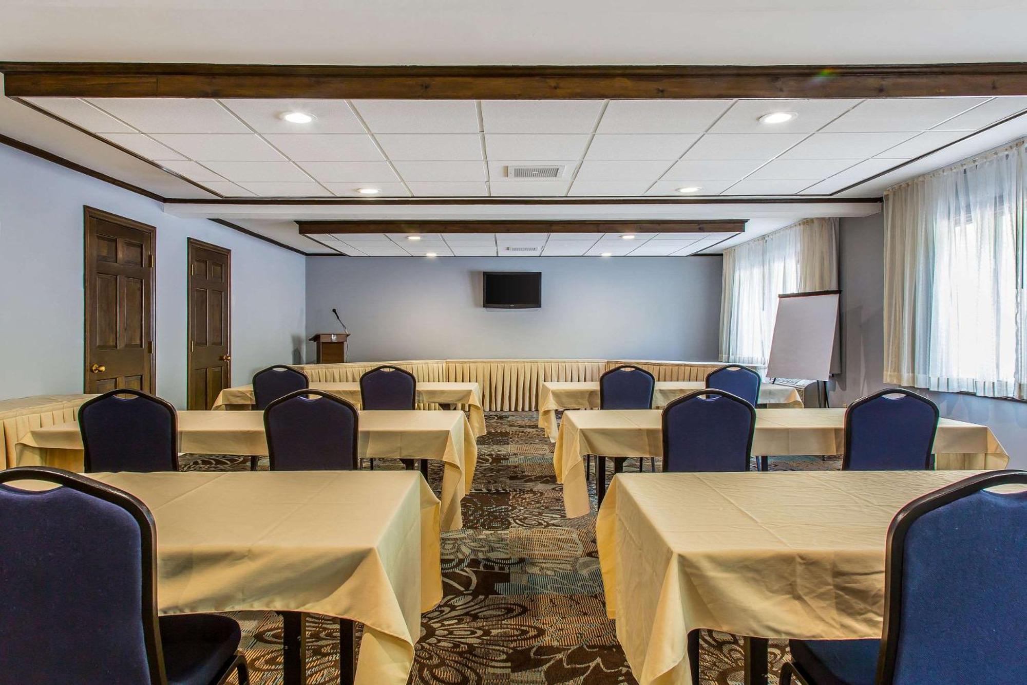 The Black Swan Lee - Lenox, Ascend Hotel Collection Екстер'єр фото
