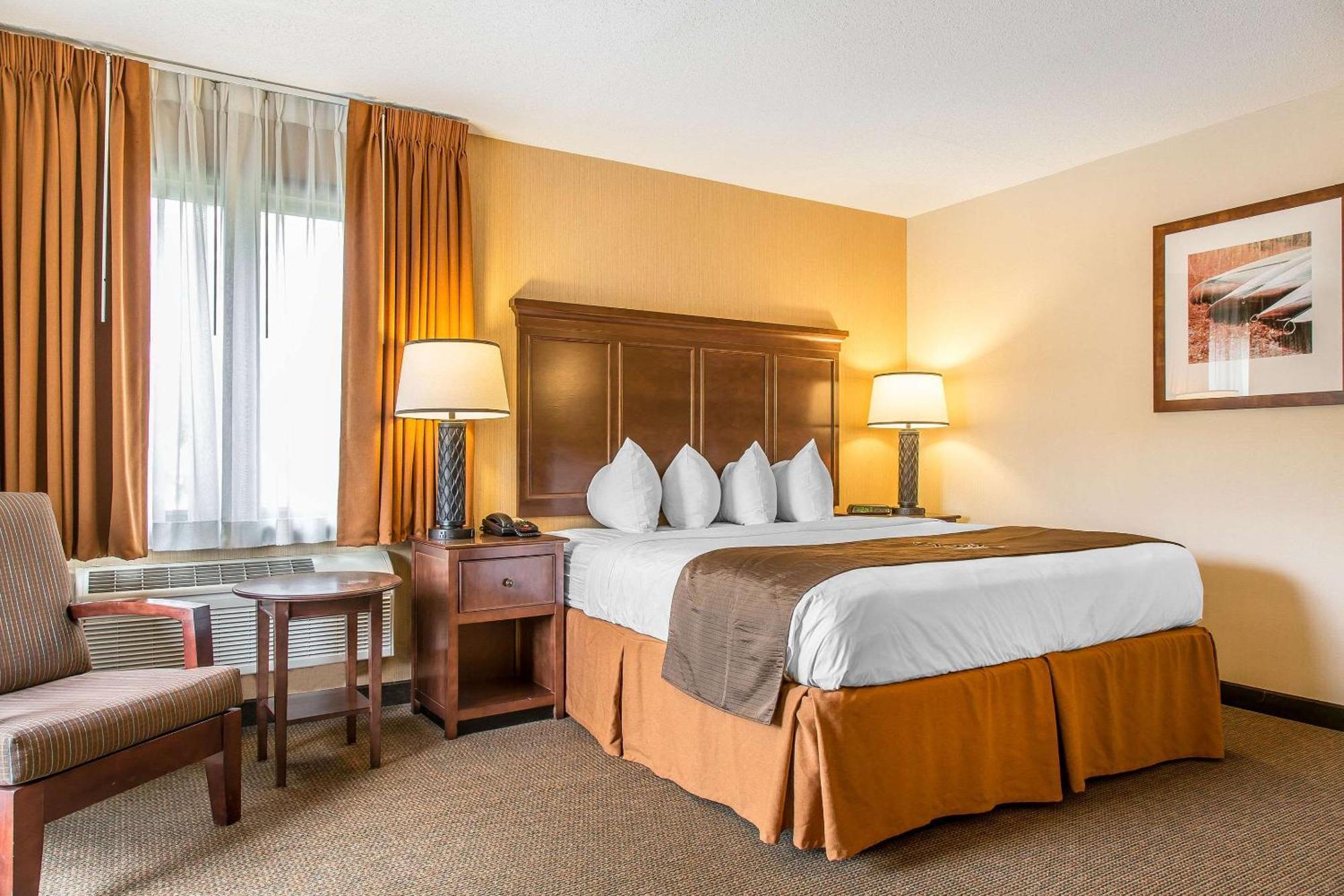 The Black Swan Lee - Lenox, Ascend Hotel Collection Екстер'єр фото