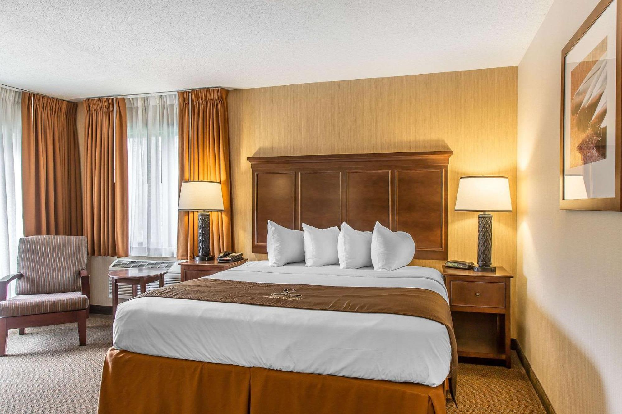 The Black Swan Lee - Lenox, Ascend Hotel Collection Екстер'єр фото
