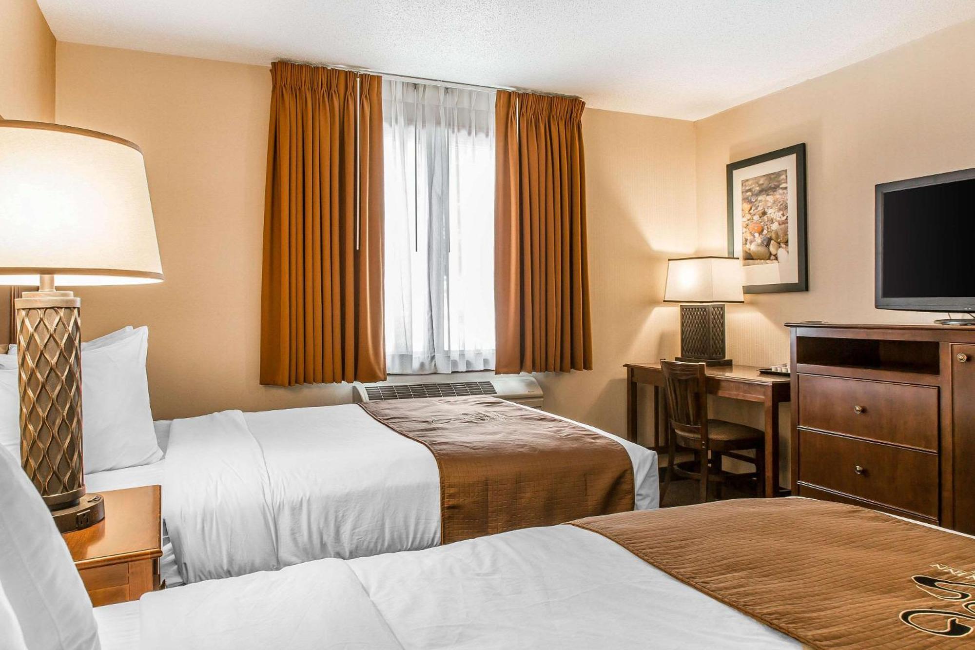 The Black Swan Lee - Lenox, Ascend Hotel Collection Екстер'єр фото