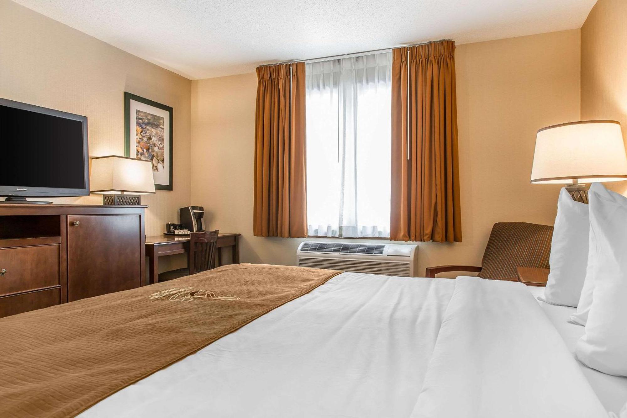 The Black Swan Lee - Lenox, Ascend Hotel Collection Екстер'єр фото