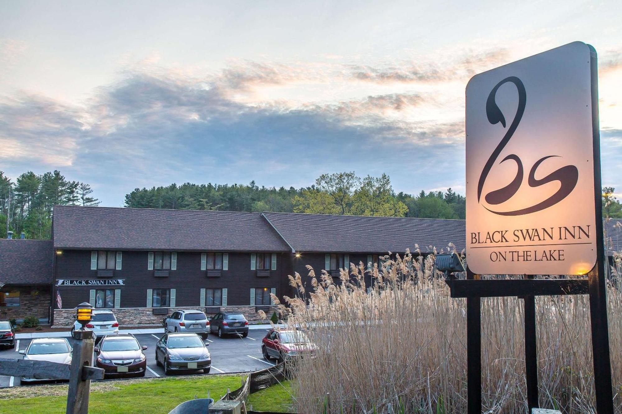 The Black Swan Lee - Lenox, Ascend Hotel Collection Екстер'єр фото