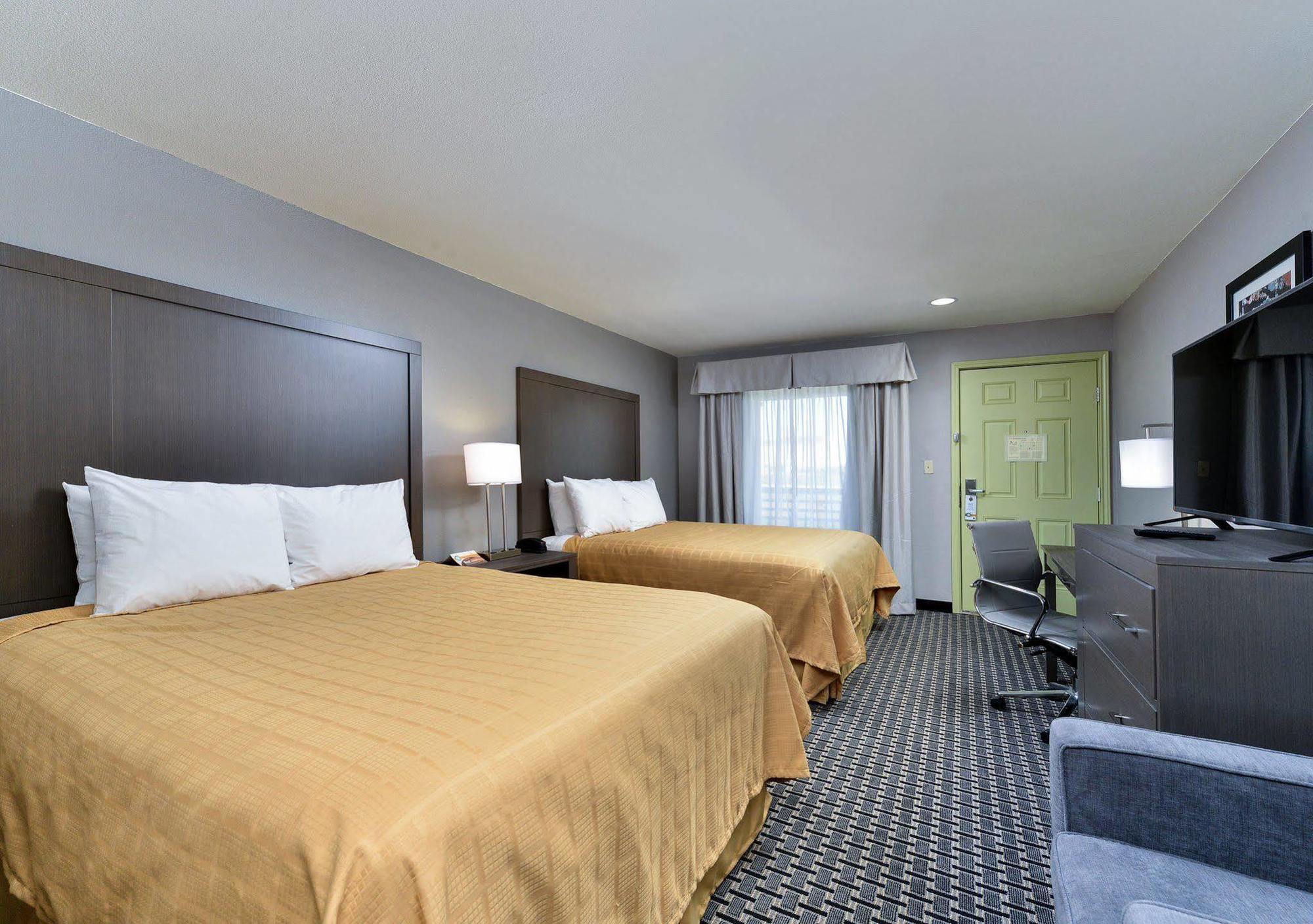 The Black Swan Lee - Lenox, Ascend Hotel Collection Екстер'єр фото