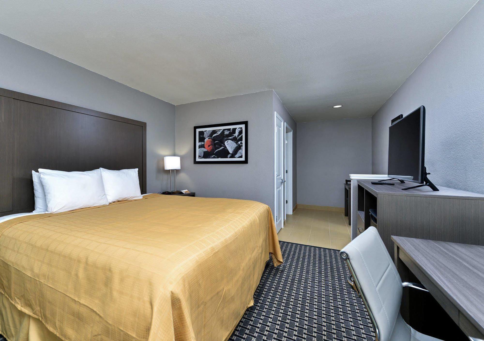 The Black Swan Lee - Lenox, Ascend Hotel Collection Екстер'єр фото